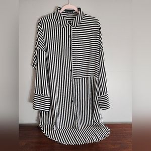 SHEIN - OXL - XTRA-LONG, COLLAR TUNIC WITH BLACK AND WHITE STRIPES, GOLD BUTTONS